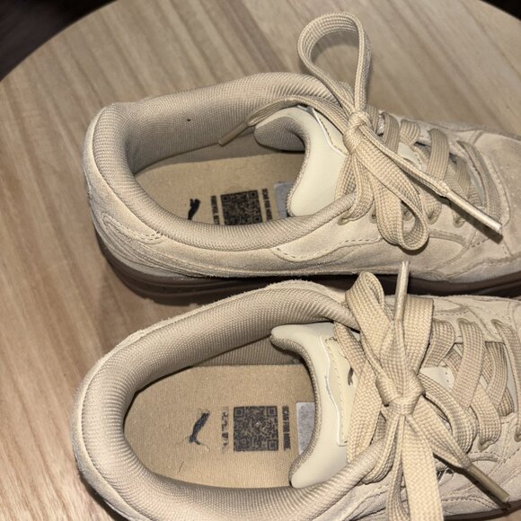 8 Puma Women Frosted Ivory Karmen II Idol Platform Suede Sneakers tennis shoes - Picture 5 of 5